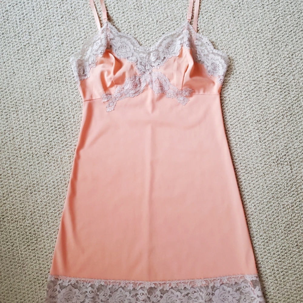 Vintage 1960s women's full slip